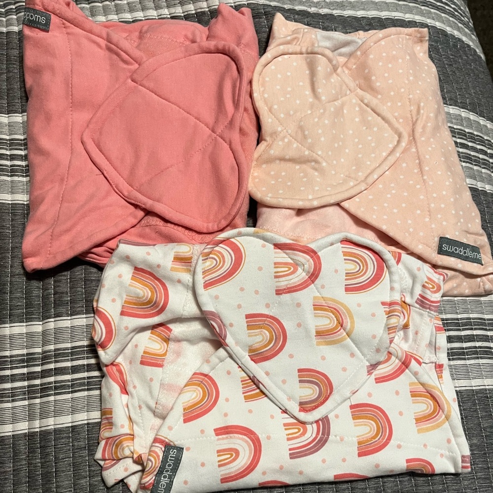I'm seeking these cute velcro swaddle set!